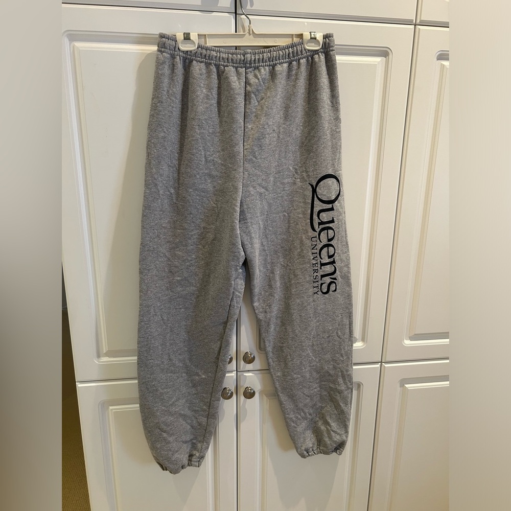 Queen’s University Sweatpants Size Large In Great Condition